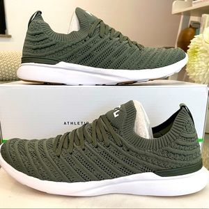 • APL TechLoom Wave Sneakers • Size 8 • BRAND NEW • NEVER WORN